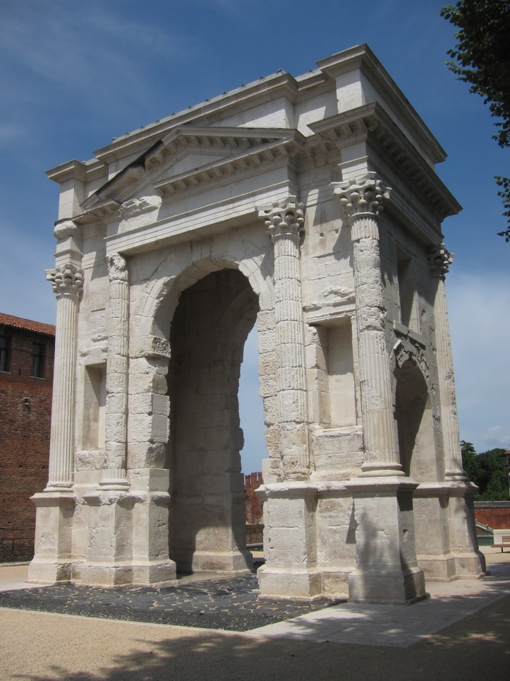 Arco_dei_Gavi_Verona-02
